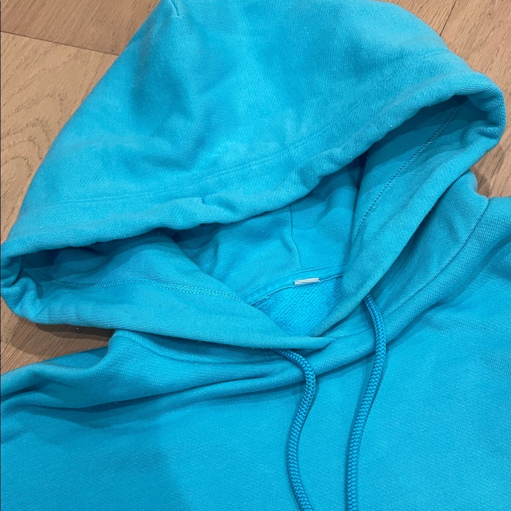 ALO Yoga Bright Turquoise Cropped Hoodie - Picture 3 of 5